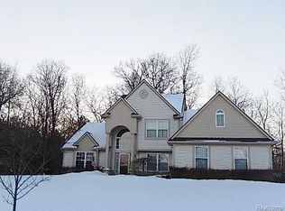 9024 Brockway Dr, Pinckney, MI