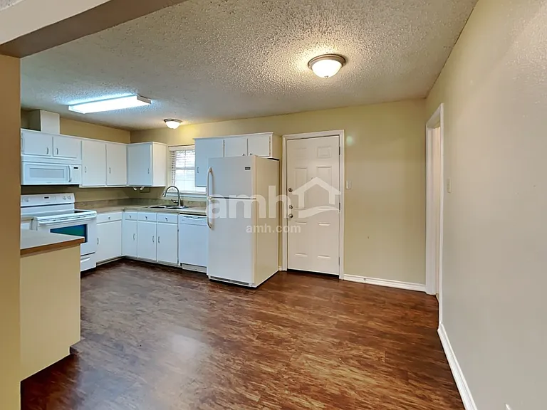 105 S Winding Oaks Dr — Photo 4