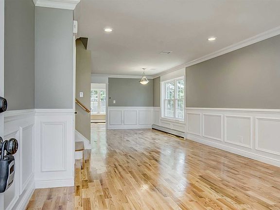 4th image of 225 Park Ave