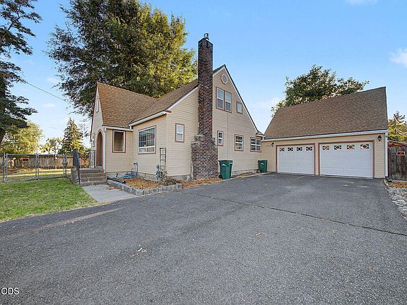 2nd image of 2760 Derby St