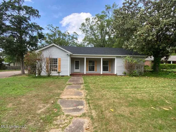 370 W Chulahoma Ave, Holly Springs, MS 38635