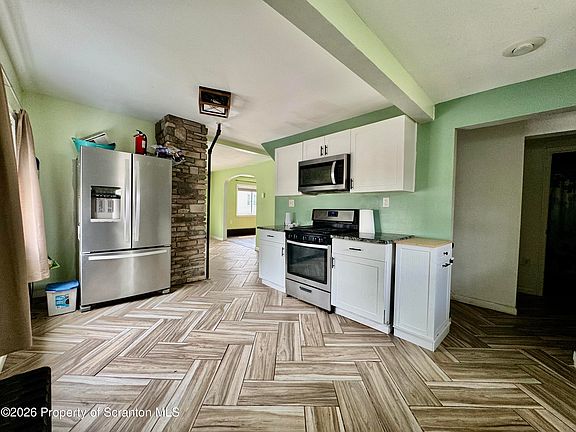 3rd image of 119 Reeves St