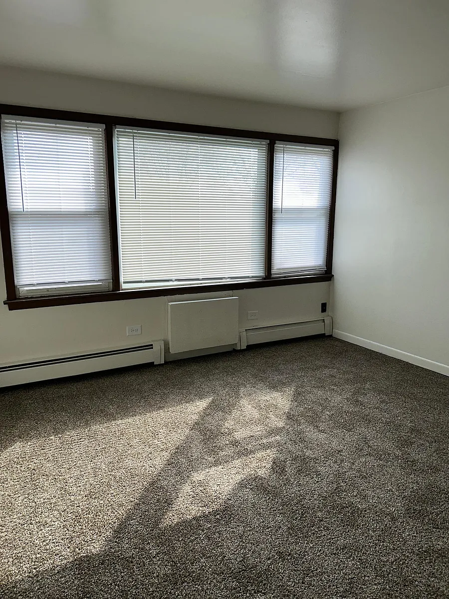 Building Photo - 14019 S School St