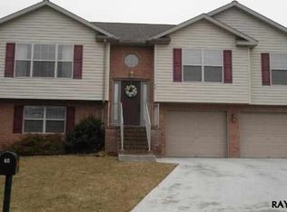 24 Smokehouse Ct, Littlestown, PA 17340