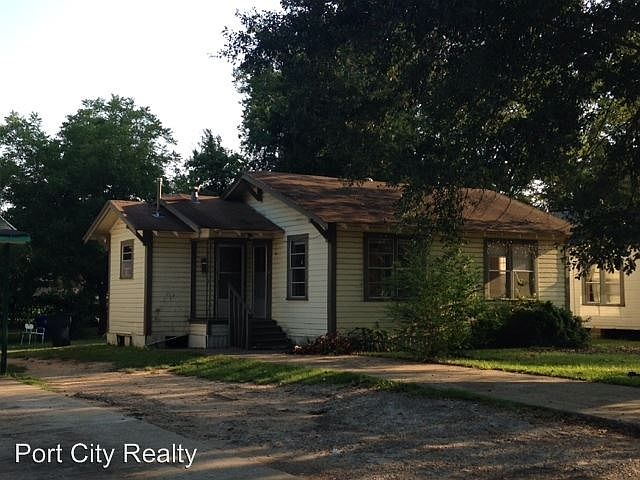 1st image of 3910 Adrian St