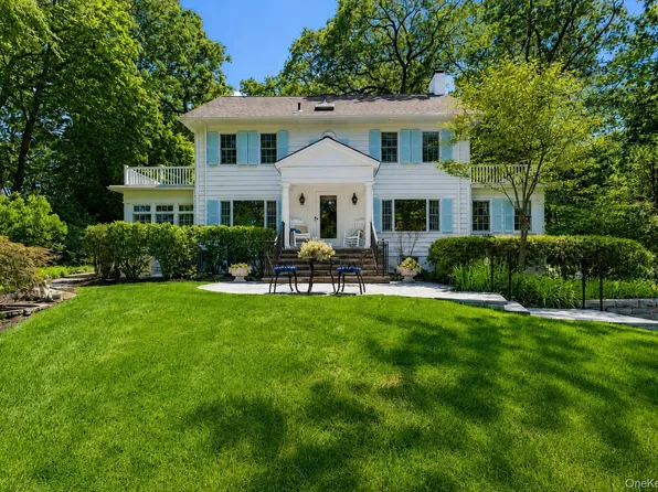 2 Kaiser Hill Road, Huntington Bay, NY 11743