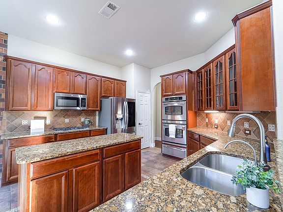 5th image of 924 Brentwood Dr