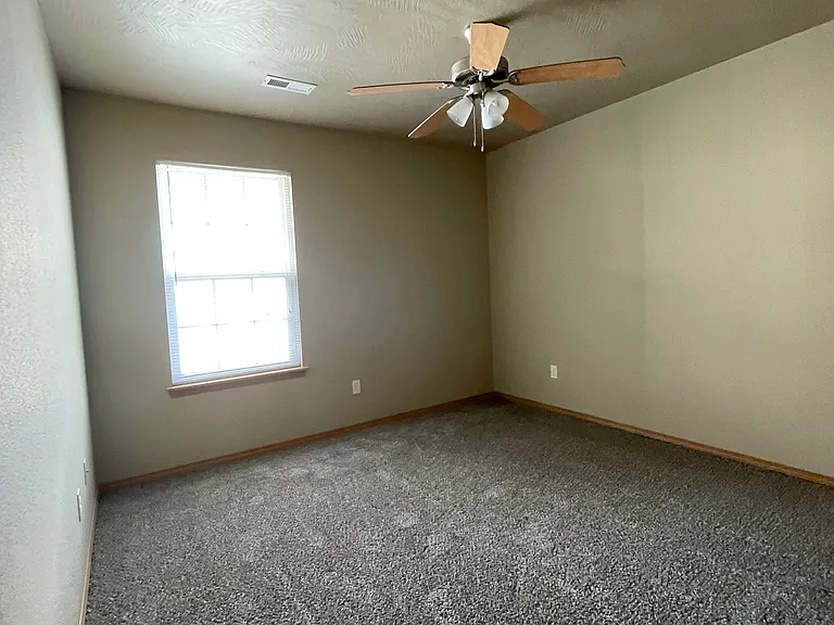 184 W Nicholas St #184 — Photo 2