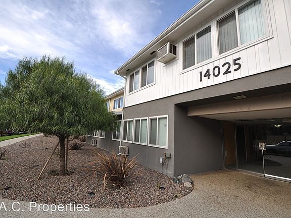 2nd image of 14025 Moorpark St #13