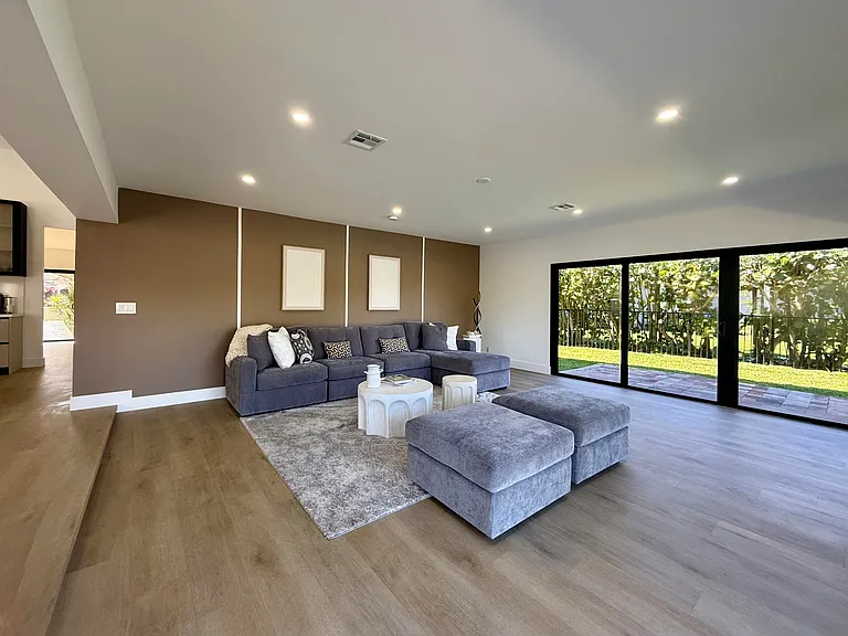 2281 Seaford Dr — Photo 7