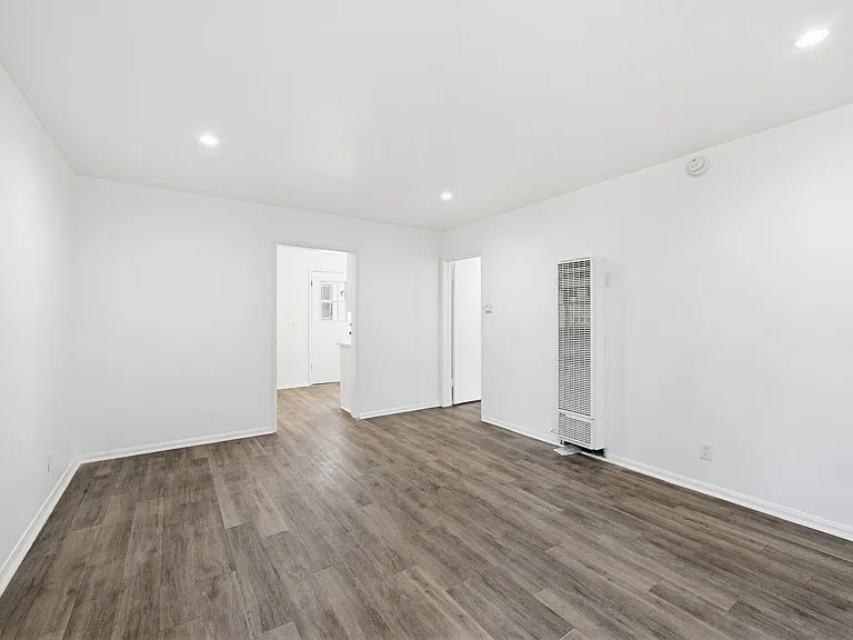4264 W Broadway #C — Photo 1
