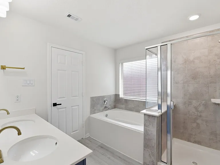 10433 Russell Pines Dr — Photo 11