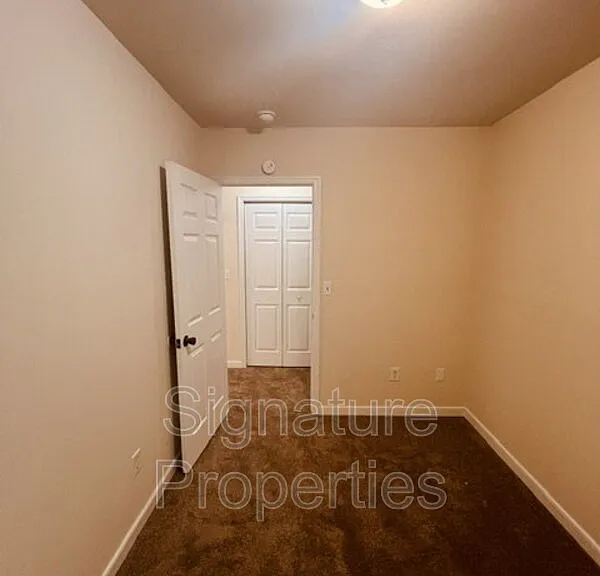 555 Fairfax Ave #G — Photo 22