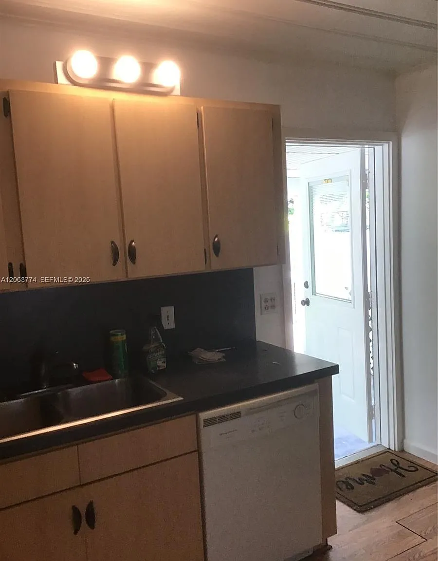 North Palm Bch 1 — Photo 3