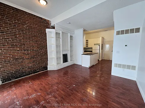 54 King St E Photo 1