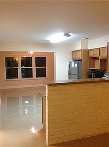 4th image of 4720 SW 25th Ave