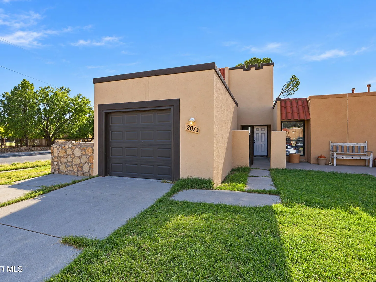 3 bed, 2.5 bath, 1372 sqft, $1,900 — Photo 2