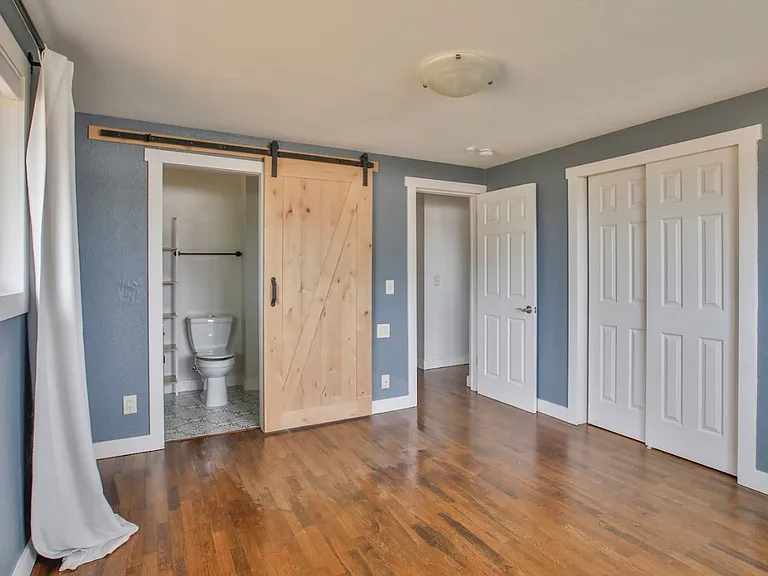 639 NE Otis St — Photo 16