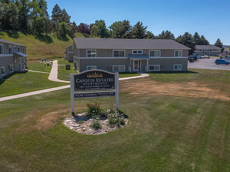 Canyon Estates Apartments — Photo 17