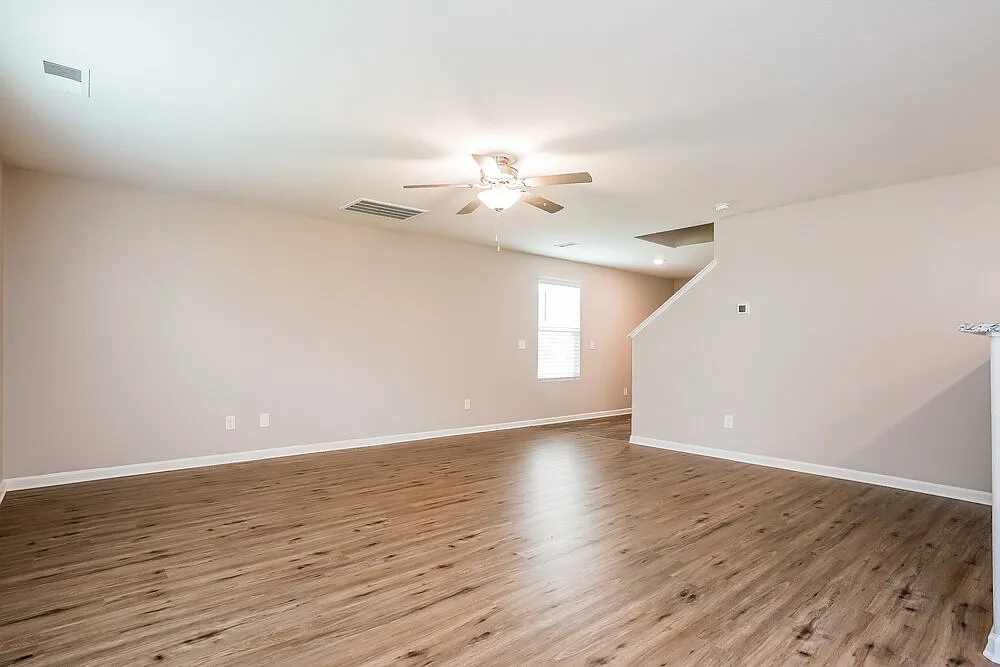 3 bed, 2.5 bath, 1954 sqft, $1,840 — Photo 4