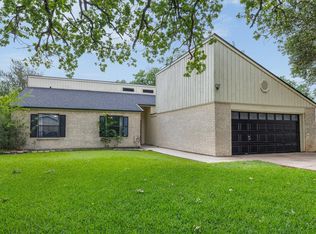 3803 Old Oaks Dr, Bryan, TX 77802