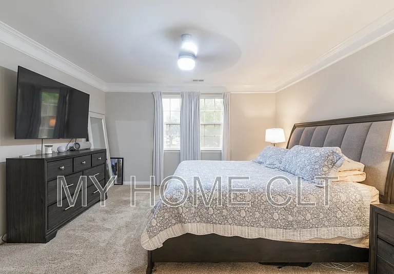 10029 Dauphine Dr — Photo 18