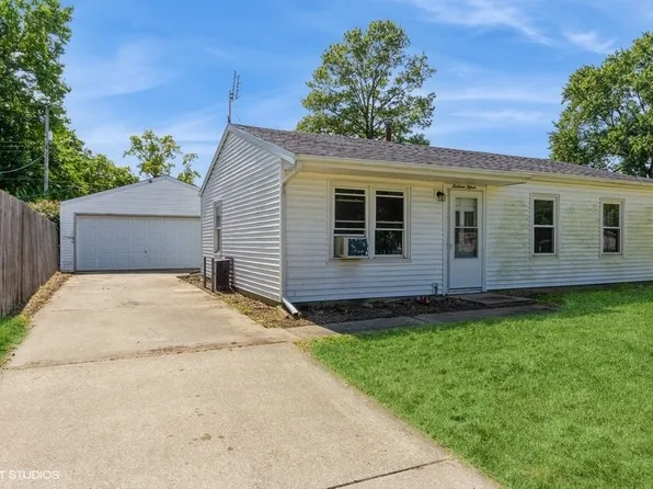 1815 Southwood Dr, Champaign, IL 61821