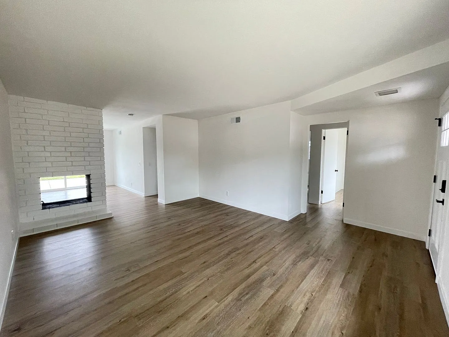 Luxurious Remodeled Home on South Side — Photo 3