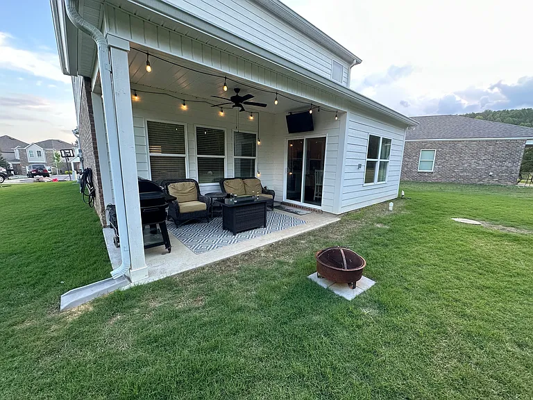 697 Johnnys Cv — Photo 22