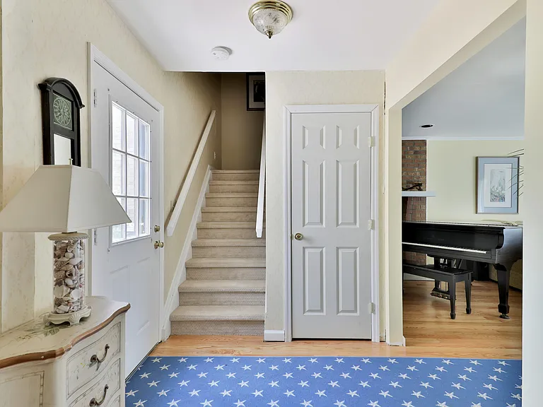 Linden Ct — Photo 4