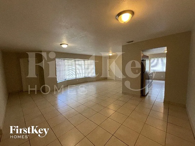 3333 NW 32nd Ct — Photo 3