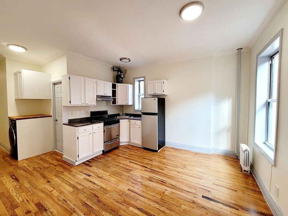 2nd image of 106 Norfolk St APT 22