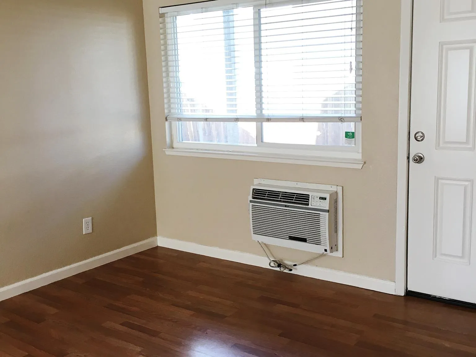 2 bed, 750 sqft, $1,575 — Photo 3