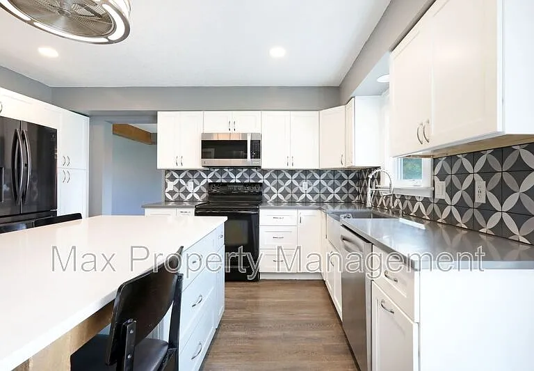 8200 Northview Dr — Photo 11