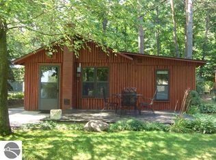 5883 Cottage Dr, Bellaire, MI 49615