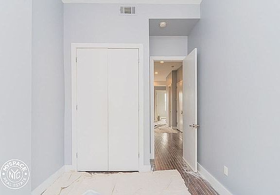 5th image of 2372 Pacific St #6