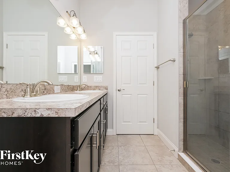 5812 Valentino Way — Photo 9