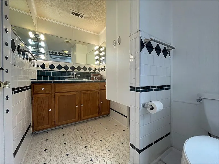 Honeycomb Tile & High Vaniety