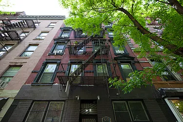 Rented by R New York