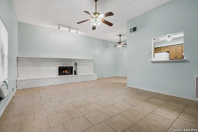 3 bed, 2.0 bath, 1750 sqft, $1,650 — Photo 4