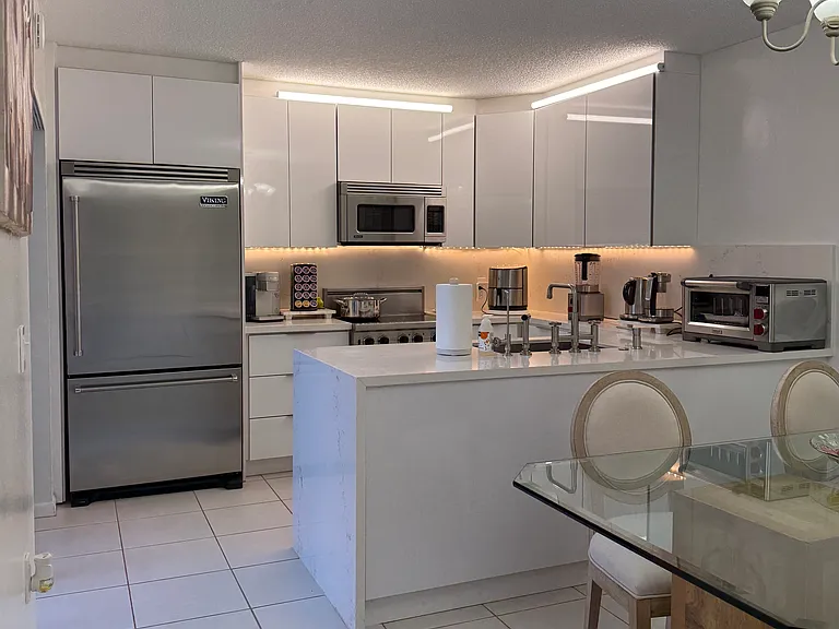 9101 SW 19th Pl #C — Photo 3