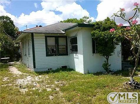 2nd image of 916 3rd St