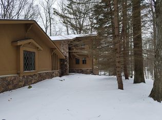 1173 Arboleda Ln, Sheboygan, WI 53081