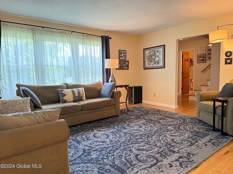 5th image of 136 Oxford Court