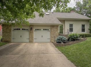 9025 Acuff Ln, Lenexa, KS 66215