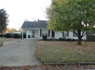 238 4th St, Henderson, TN 38340