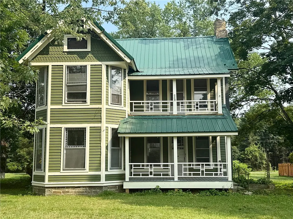 12 Front St photo 1