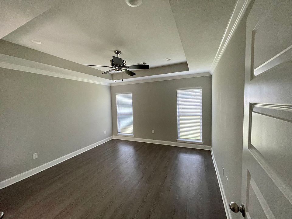 1st image of 566 Westfield Dr