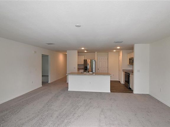 4th image of 3945 Constitution Dr