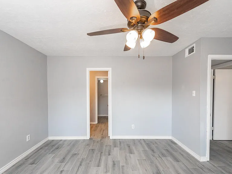 3323 Silverside Dr — Photo 11
